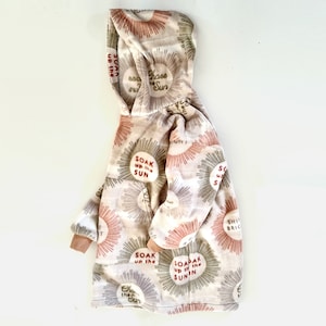 Snuggie PDF Schnittmuster für Kleinkinder, Mädchen, Jungen, Männer und Frauen. Sweatshirt, Mantel, tragbare Decke Muster. Größen: 26-Erwachsene