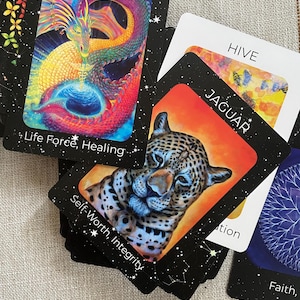 Carte Oracle - E M E R G E N C E Mazzo Oracle Indie da 63 carte ispirato all'emergere della vita nei regni della natura, mitici e cosmici immagine 9