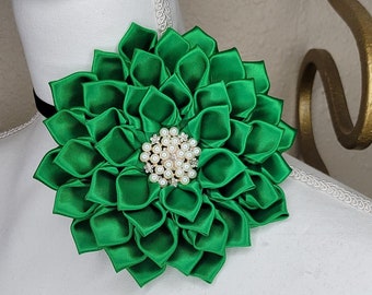 Vert émeraude ou sélectionnez votre couleur broche fleur, mode d'église, accessoires de mariage, broche fleur d'épaule, corsage