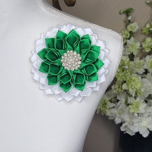Green and white flower pin with rhinestone petals, brooch, church fashion, wedding accessories, Shoulder Flower Brooch