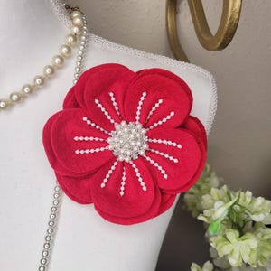 Felt African Violet Brooch: Pearl Corsage, Wool Flower Pin