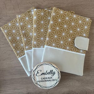 Customizable health record cover