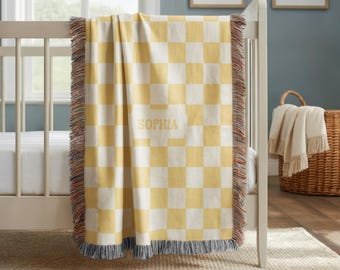 Gepersonaliseerde geruite geweven babygele deken: aangepaste naam, zachte plaid voor meisjes, kraamcadeau, wanddecoratie