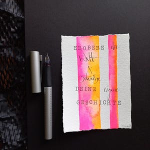 handgemalte aquarellkarte mit Neonfarben, der Schriftzug ist mit Tusche handgeschrieben, die Karte ist auf festem aquarellpapier gemalt.
