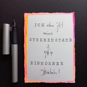 handgemalte aquarellkarte mit Neonfarben, der Schriftzug ist mit Tusche handgeschrieben, die Karte ist auf festem aquarellpapier gemalt.