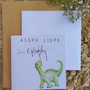 Dino Geburtstagskarte für Kinder,handgemaltes Design, quadratisches Format, grün und Weiß Dinosaurier Motiv,Tierzeichnung, Druck.
