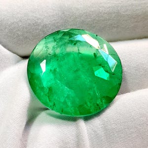 Cut Emerald Round, Natural Crystal Gemstone (27x27x7 MM) Doublet Emerald