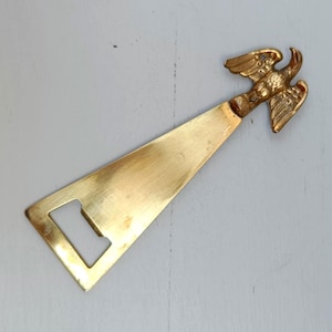 Otwieracz do butelek Brass Eagle | Wyprodukowano we Włoszech | Naczynia barowe z połowy XX wieku | Otwieracz ścienny z litego mosiądzu | Dekoracja jaskini człowieka | Prezent do wózka barowego