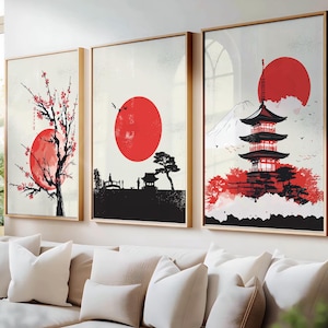 Peut inclure: Trois impressions d'art encadrées sur le thème japonais. Chaque impression présente un soleil rouge sur un fond crème. L'une montre un cerisier en fleurs, une autre une silhouette de pont et de bâtiments, et la troisième une pagode.