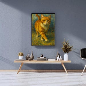 Könnte beinhalten: Ein Gemälde einer rotbraunen Katze mit weißen Abzeichen, die den Betrachter direkt ansieht. Die Katze steht auf einer grasbewachsenen Wiese mit einem verschwommenen Hintergrund.