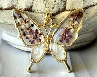 Colgante de mariposa púrpura de saúco, collar de resina de nácar regalo de novia, joyería de resina de flores secas reales, joyería de la naturaleza para ella