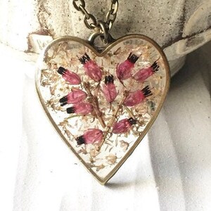 Dried Heather Heart Necklace, Pressed Flower Resin Necklace, Dried Flower Resin Jewelry, Flower Necklace Girlfriend Gift, Nature Jewelry