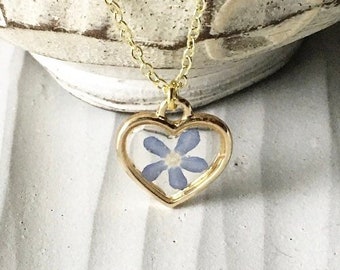 No me olvides encanto, collar de resina de flores prensadas, encanto de corazón de oro, joyería de resina de flores secas, regalo de joyería de la naturaleza para ella