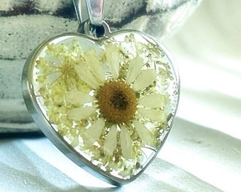 April Birth Flower Necklace, Real Daisy Dried Flower Resin Necklace, Pressed Flower Heart Necklace,Flower Necklace Girlfriend Gift for Bride