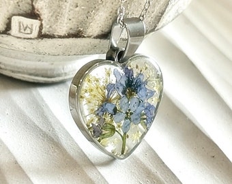 Collar de flores secas reales azules Colgante de resina con forma de corazón No me olvides, Joyería natural prensada de acero inoxidable plateado Regalo de novia para madres