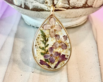 Colgante de lavanda de helecho de flor lila real, collar de lágrima de oro rosa, regalo de novia de collar de flor púrpura, collar de resina de flor prensada