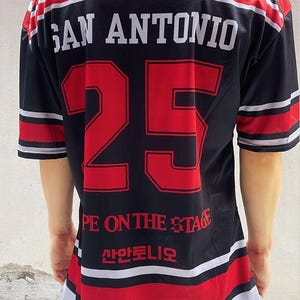 Jhope Tour: maglia personalizzata Arson, Hope On The Stage World, merchandising del tour, maglietta del tour Bangtan Hobi, tour di concerti 2025, regalo per i fan