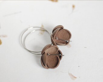 Modern style leather earrings in latte brown
