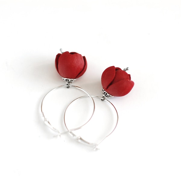 Leather earrings in red