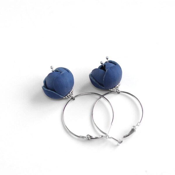Modern style leather earrings in blue