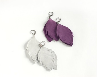 Suede leather feather earrings in violet and in light grey. Set of two