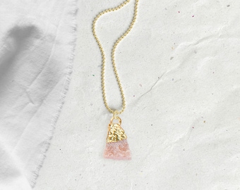 Collana portafortuna OTTOBRE Pietra preziosa grezza d'oro ROSA OPALE, stile boho, regalo di compleanno, regali di Natale, gioielli boho di renna deluxe