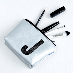Neceser de maquillaje personalizado en PLATA, estampado con monograma, vegano, piel sintética, de renna deluxe