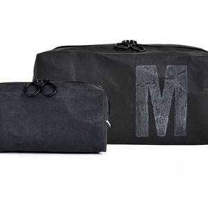 Tasche für Bartpflege-Produkte mit Monogramm, vegan aus waschbarem Papier von renna deluxe Bild 3