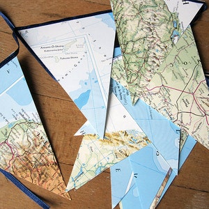World Map bunting fait de feuilles de route vintage, wanderlust, upcycling faite par renna deluxe image 2