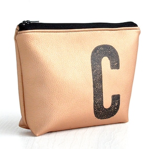 Neceser de maquillaje en COBRE / Estampado con monograma de su elección / vegano, piel sintética / de renna deluxe