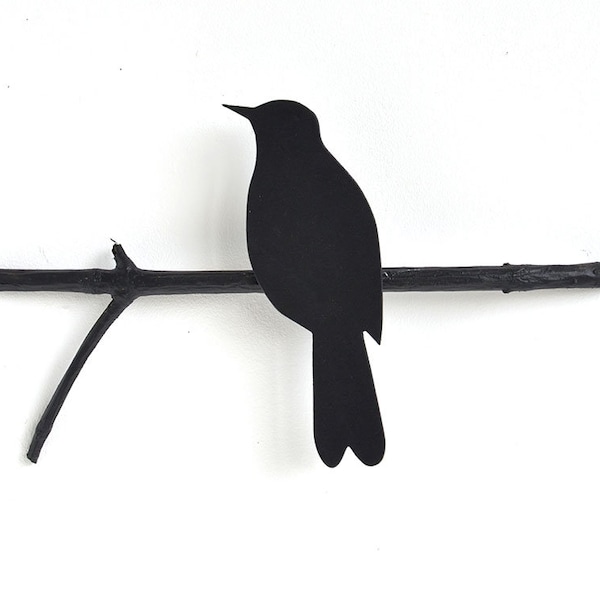 Schwarzer Vogel auf dem Ast, Amsel Wandobjekt von renna deluxe
