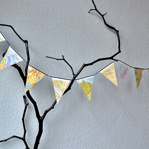 World Map bunting fait de feuilles de route vintage, wanderlust, upcycling faite par renna deluxe image 1