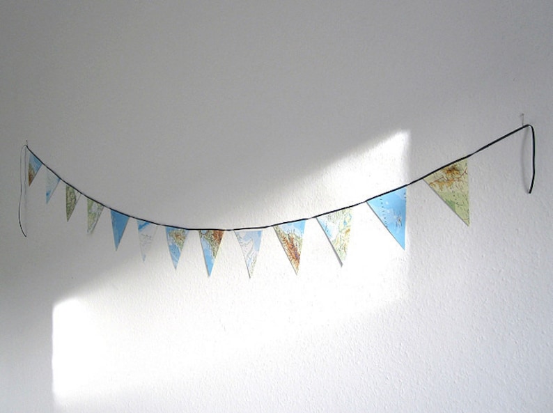 World Map bunting fait de feuilles de route vintage, wanderlust, upcycling faite par renna deluxe image 3