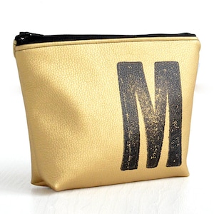 Neceser de maquillaje en ORO / Estampado con letra de su elección / monograma / vegano, piel sintética / por renna deluxe