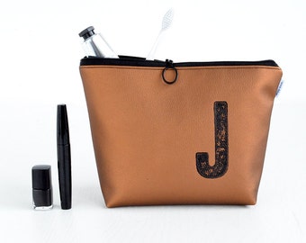 Personalized wash bag in BRONZE / Stamped with the monogram of your choice / vegan, faux leather / by renna deluxe