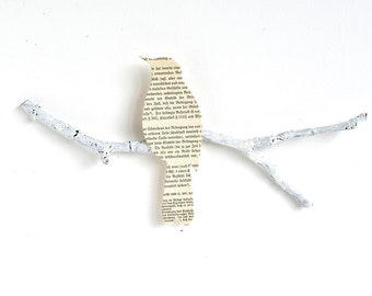 Merel op een baars muur object upcycling vinatge papier handgemaakt door renna deluxe
