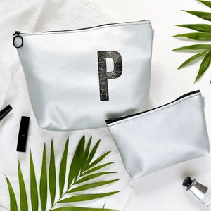 Neceser personalizado PLATA con letra de tu elección, vegano, piel sintética, de renna deluxe