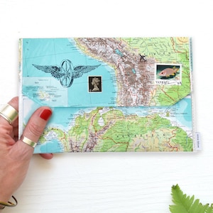 Estuche de viaje para documentos de viaje elaborado con mapas antiguos | Accesorios de viaje elaborados a partir de atlas antiguos | Accesorio de viaje de regalo de Renna Deluxe