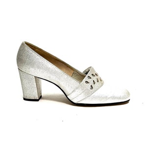 Vintage 1960s Deadstock Glitter Inlay Heels // Silver Lamé Vegan Slip On Formal Dress Pumps by Topicals Size 7