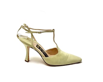Vintage 1970s T-Strap Heels // Ivory Suede Pointed Toe Pumps by Fragiacomo Size 7 // European Vintage