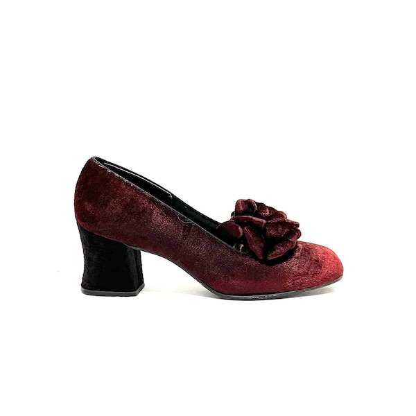 Vintage 1960s Mod Pilgrim Heels // Burgundy Velvet Chunky Rosette Slip On Pumps by Realites Size 6.5