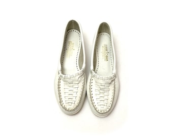 Vintage 1970s Moccasins // White Woven Leather Slip On Shoes by Minnetonka Size 5.5