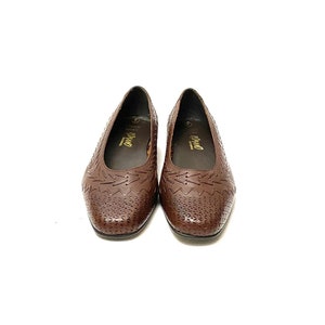 Vintage 1970s Woven Slip On Shoes // Brown Leather Kitten Heels by Romano Size 7
