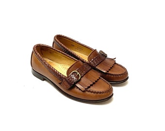 Vintage 1980s Womens Loafers // Brown Leather Kiltie Slip On Shoes by Allen Edmonds Size 5.5