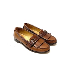 Vintage 1980s Womens Loafers // Brown Leather Kiltie Slip On Shoes by Allen Edmonds Size 5.5
