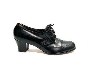 Vintage 1940s Womens Oxford Shoes // Black Leather Lace Up Formal Conservative Heels by Guidestep Size 8