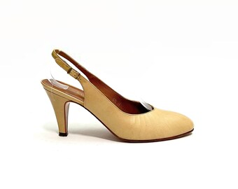 Vintage 1970s Slingback Heels // Tan Leather Classic Workwear Pumps by Evan Picone Size 6.5