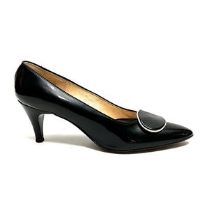 Vintage 1960s Pilgrim Heels // Black Patent Leather Slip On Classic Pumps by Hill and Dale Size 6.5