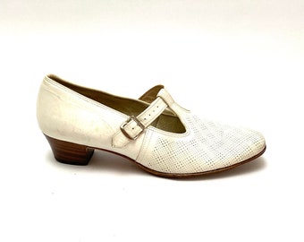 1960s mary jane shoes