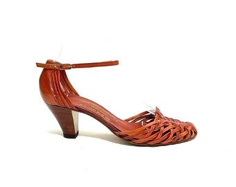 Vintage 1970s Strappy Woven Disco Heels // Cognac Leather Ankle Strap Pumps by Sweet Steps Size 8